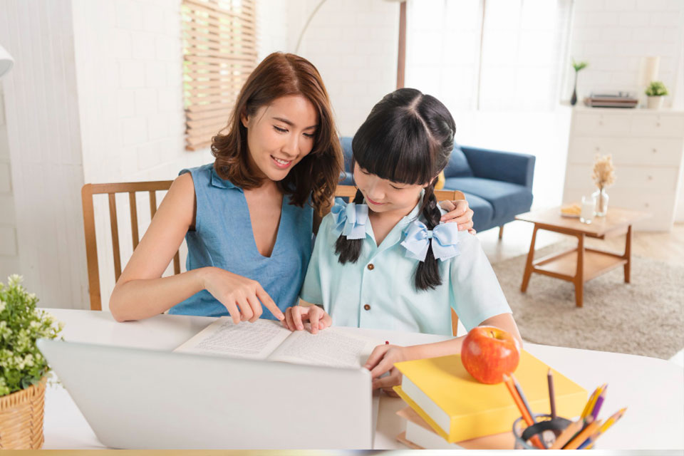「子女教育基金保險」如何為你的子女海外留學做好準備？